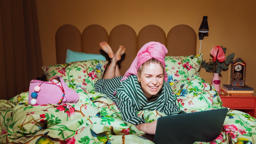 Woman on bed with a laptop