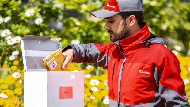 Mailman empties mail box